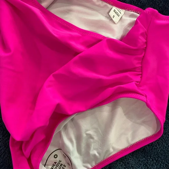 ⬇️PRICE DROP ⬇️ Hot Pink Cross Over Bra Top High Waisted Bikini Bottom-Size S - Picture 7 of 11